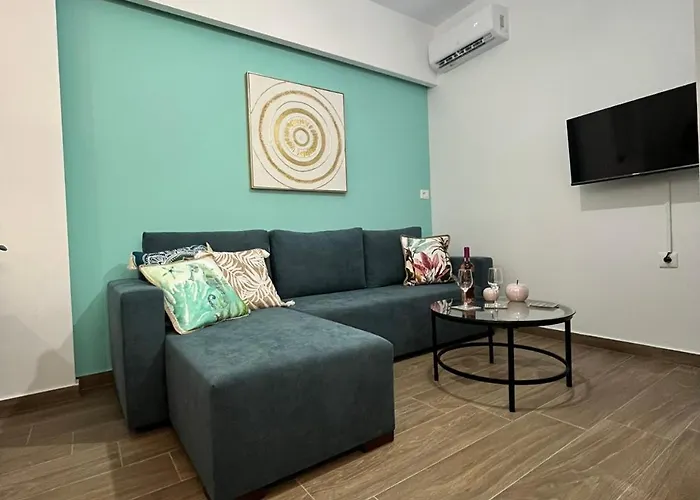 Holiday home Charavgi House *